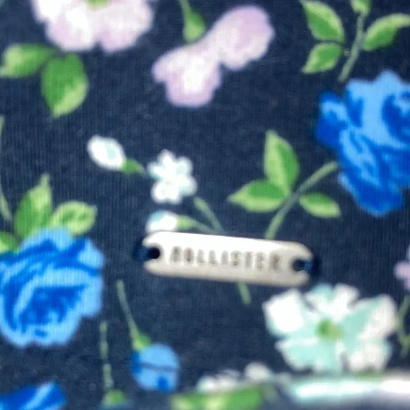 Gently used!🍀Adorable!🍀Flowered inspired dress by Hollister🍀Sz S🍀 Super soft - Picture 5 of 5